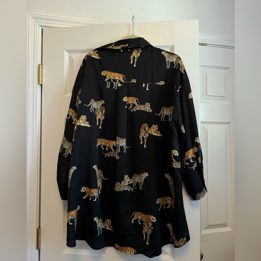 Oversized button up - Picture 2 of 5